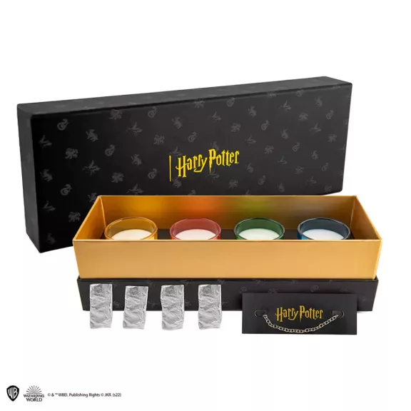Harry Potter 4 darabos illatgyertya szett házcharmokkal és karkötővel Harry Potter 4 darabos illatgyertya szett házcharmokkal és karkötővel