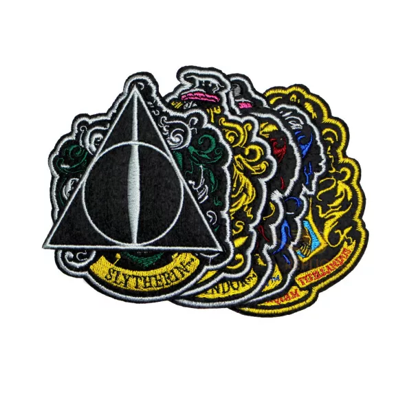 Harry Potter Házcímeres és Halál Ereklyéi Vasalt/Felvarrható 6 darabos Kitűző Szett Harry Potter Házcímeres és Halál Ereklyéi Vasalt/Felvarrható 6 darabos Kitűző Szett